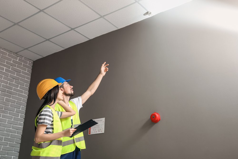 Renovlies voorbereiden in Alphen Aan Den Rijn voor een goede ondergrond en hechting van het behang.